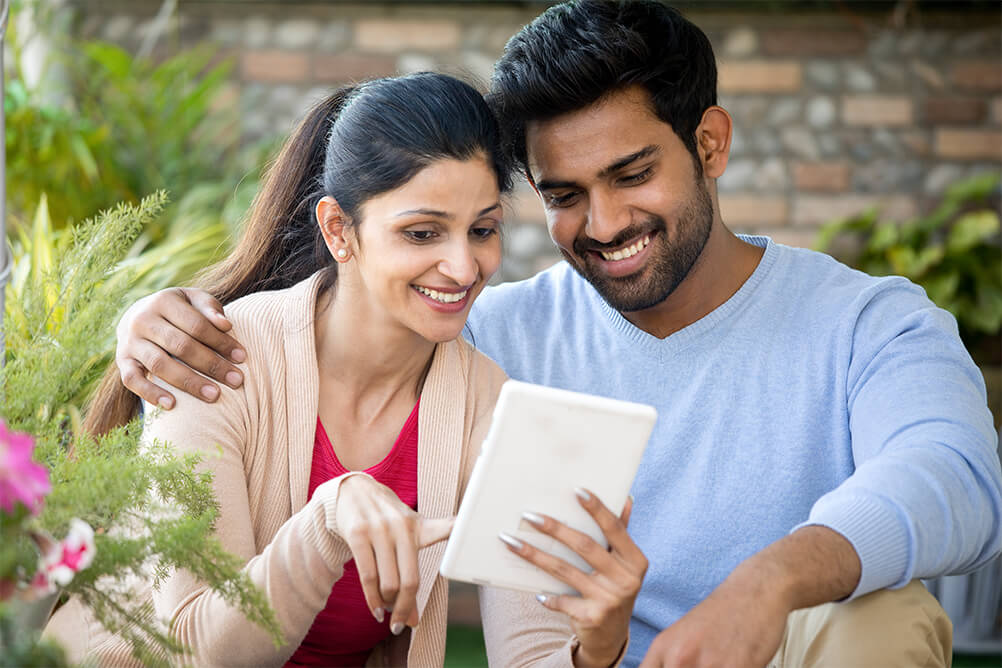 Couple learning on a tablet how Lottoland works